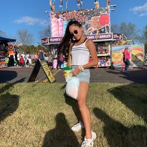 Meet your Posher, Lyca